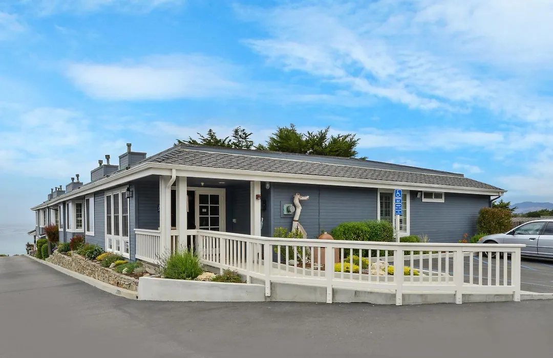 Sand Pebbles Inn-1